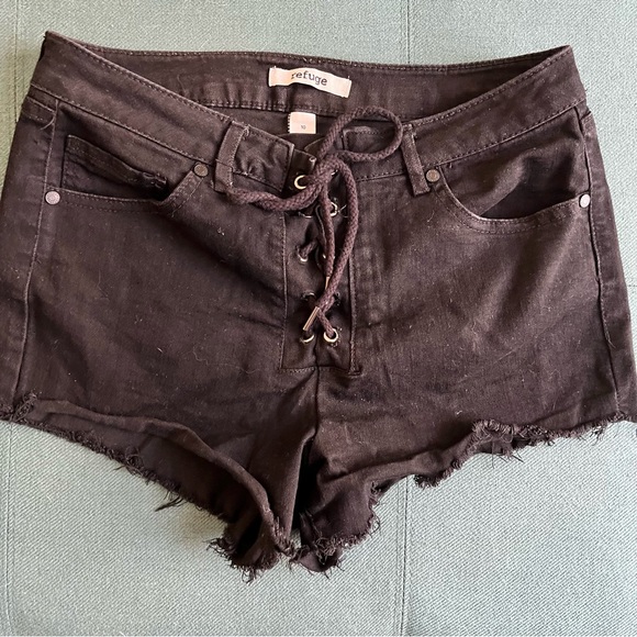 refuge Pants - Refuge black denim lace up shorts